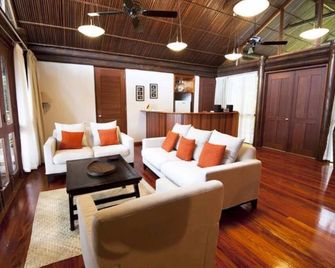 سينالي رييف ريزورت آند سبا - ابيا - غرفة معيشة