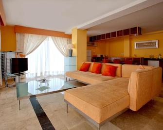 Fenix Beach Apartamentos - Roquetas de Mar - Huiskamer