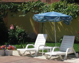 Family Hotel Iv - Velingrad - Patio