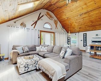 Max's Retreat - Greenville - Huiskamer