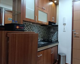 Comfortable 2BR Apartment at Vida View Makassar By Travelio - Makassar - Cocina