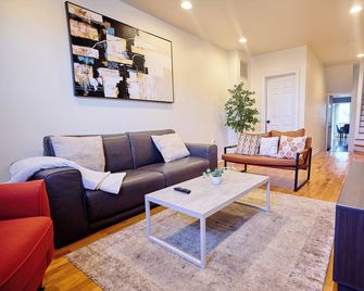 Cozy Home Close to Inner Harbor - Baltimore - Phòng khách