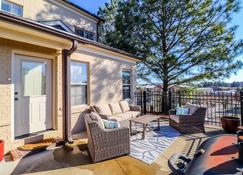 Comfortable, Convenient and Well Appointed 3B/3.5BA - Oxford - Patio