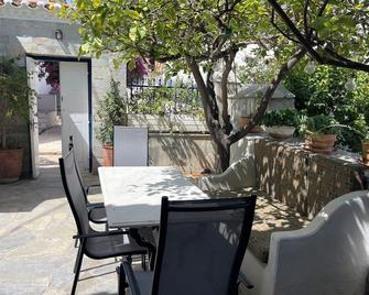 Lemon House - Hydra - Patio