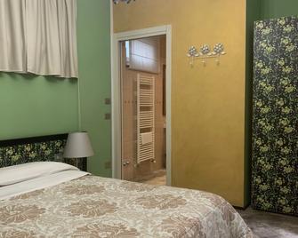 Locanda Cortiletto D'alba - Alba - Bedroom