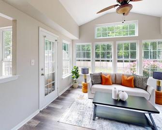 Gorgeous and spacious home for long-term stay in Suffolk - Suffolk - Living room