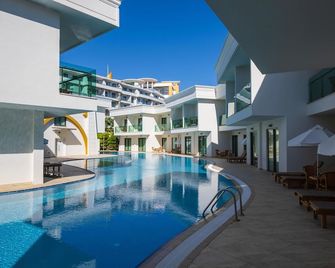 Xafira Deluxe Resort & Spa - Avsallar - Piscina