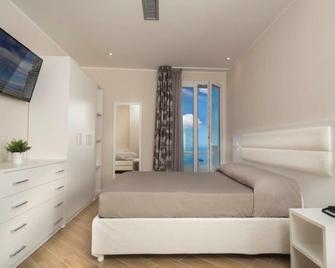White Suite & Apartments - Bellaria-Igea Marina - Bedroom
