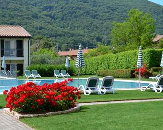 Residence Corte Delle Rose - Garda - Pool