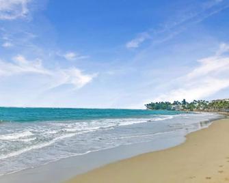 Studio right on the large Cabarete beach, steps from the sand, TV/Internet - Cabarete - Plaża
