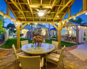 Oo Secluded Oasis 9bd/8ba Villa W/ Resort Pool. Sleeps 34! - לאס וגאס - פטיו