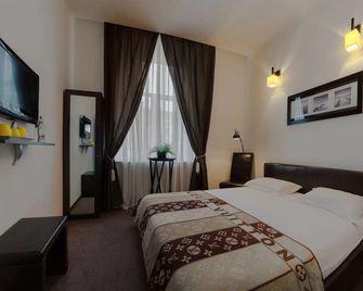 Reno Hotel - אודסה - חדר שינה