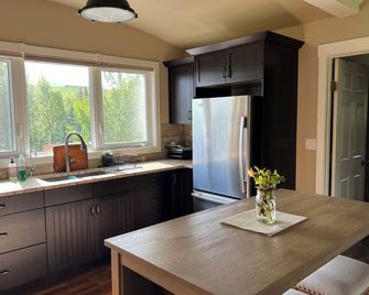 Farmstead at Solis Permaculture - Priddis - Kitchen