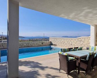 De-Lale Villa - Cesme - Pool