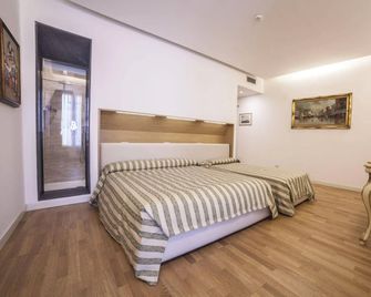 Royal Hotel - Catania - Bedroom