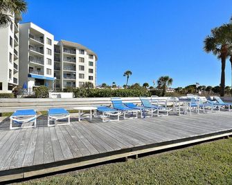 Caprice 306 - St. Pete Beach