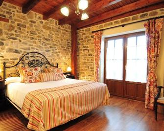 Apartamentos El llugarón - Miravalles - Habitación
