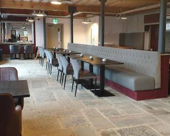 Sparks - Family Suite In Canalside Guesthouse - Burnley - Restaurant