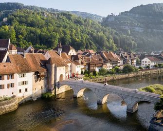 Peanut Medieval Lodge - Saint-Ursanne - Outdoor view