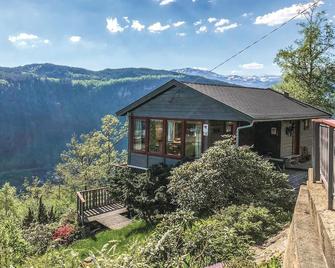 Stunning Home In Steinstø With Wifi - Øystese - Edificio
