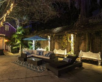 Best Location 7br Next to Fr Quarter! by Yourent - New Orleans - Hàng hiên