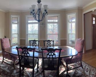 Gorgeous Country Estate, Views, Year-Round Jacuzzi! - New Paltz - Dining room