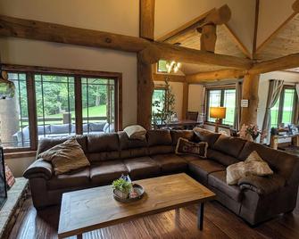 Holston River Lodge, Paradise on the RiverFishing, Kayaking,Hot Tub,Wineries - Marion - Вітальня