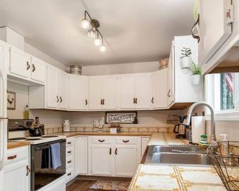 Cozy Comfortable Farmhouse - Palmer - Cocina