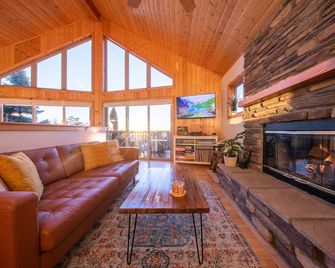 Dragonfly Cabin - Sunset Views for Miles and Miles - Green Valley Lake - Living room
