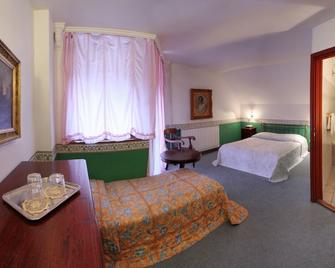 Hotel Panzió 100 - Szentendre - Schlafzimmer