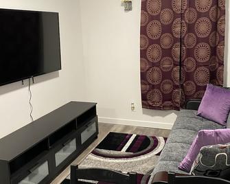 A Beautiful 1BR Apartment in the Heart of Brooklyn - بروكلين - غرفة معيشة