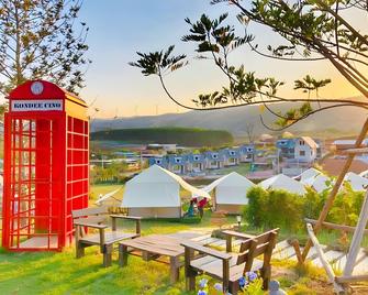 Kondee Cino Cafe and Glamping - Khao Kho - Patio