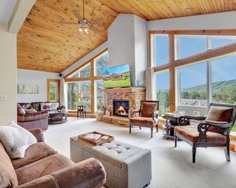 Luxury Ellicottville Chalet, w/Sauna, 8' ft hot tub, breathtaking slopeside view - Ellicottville - Salon