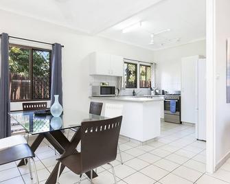 A Night in Nightcliff - Jingili - Kitchen