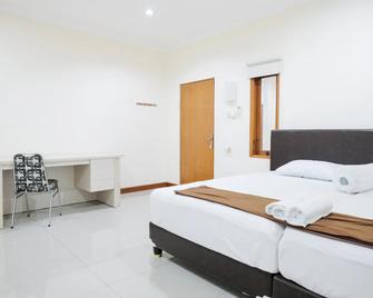 wisma delapan Mitra RedDoorz - Yakarta - Habitación