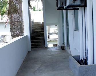 Saara Beach Hotel - Marawila - Aufgang
