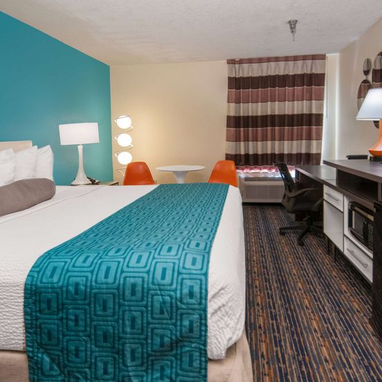 Bedroom view of Howard Johnson by Wyndham Scott Lafayette