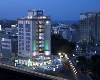 Holiday Inn DAR Es Salaam City Centre By IHG - Dar Es Salaam - Building