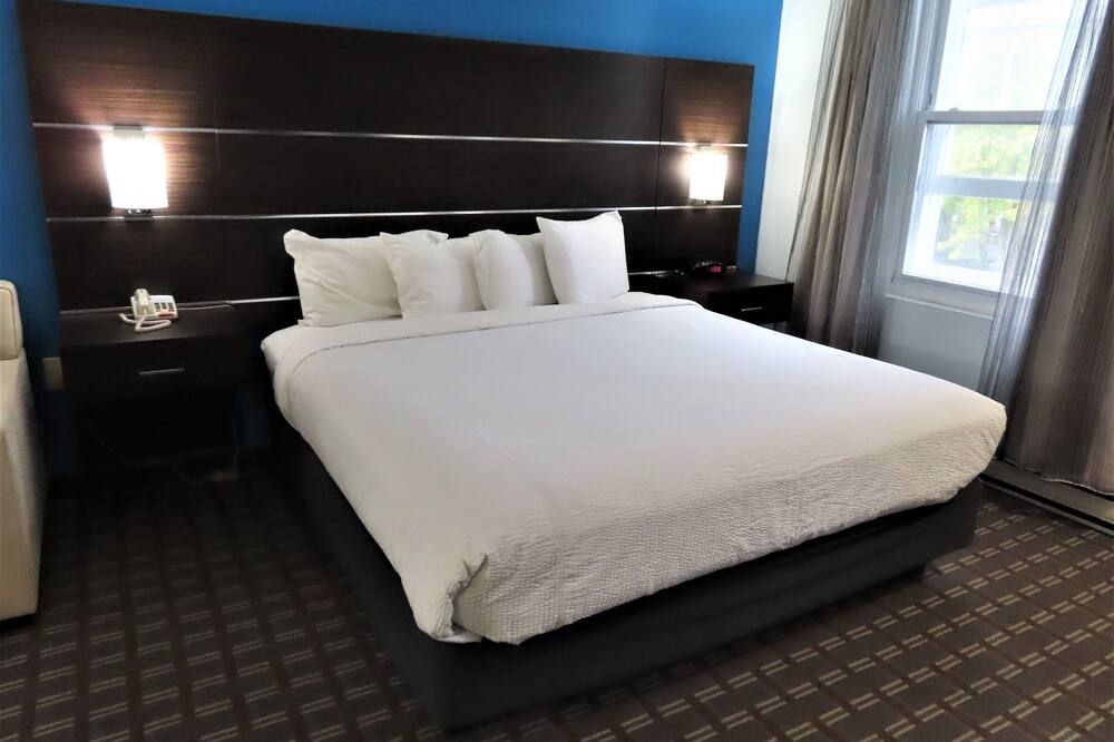 St. Charles Hotel - Hudson
