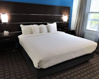 St. Charles Hotel - Hudson