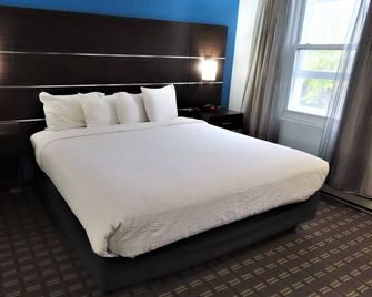 St. Charles Hotel - Hudson
