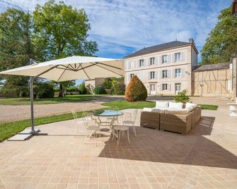 La Jasoupe - Gite Charles - Demigny - Patio