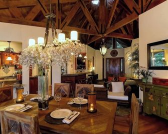 Spectacular Private Ocean-Front Estate-Villa & Cottage - Wesley - Jadalnia