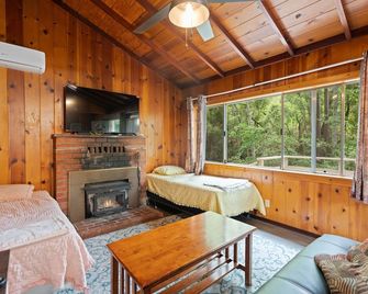 Madlin - Cabin Masoods Lodge - Boulder Creek