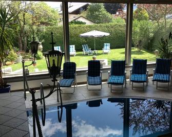 Hotel Roter Hahn - Bed & Breakfast - Garmisch-Partenkirchen - Pool