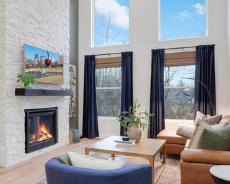 The Shiloh House - a peaceful retreat - Buffalo - Living room