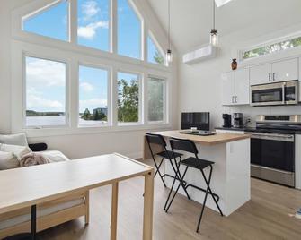 Harbour View Loft at Bells Cove - Shelburne - Кухня