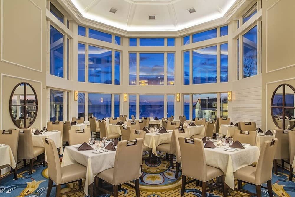 Water's Edge Resort and spa w indoor and outdoor pool and beach. Condo Sleeps 6 - Westbrook - Restaurant
