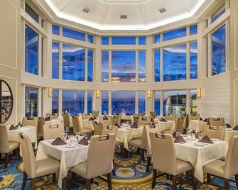 Water's Edge Resort and spa w indoor and outdoor pool and beach. Condo Sleeps 6 - Westbrook - Restaurant