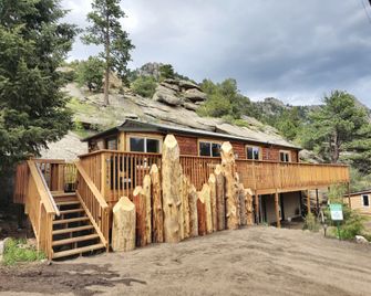 Pine Haven Resort - Estes Park - Building